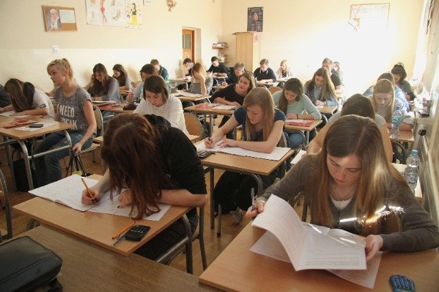 Punktualnie o godzinie 8 uczniowie z kieleckiego "Słowaka&#8221; przystąpili do pisania. Na zdjęciu klasa III g.