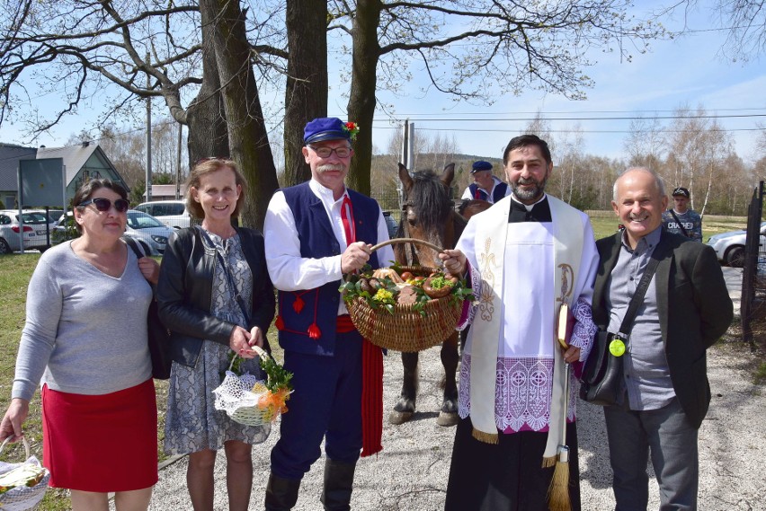 W Ciekotach święcili zgodnie ze staropolską tradycją (WIDEO, zdjęcia)