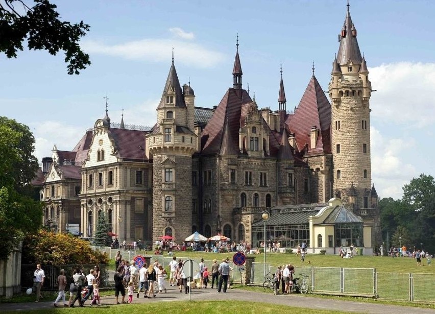 5. Zamek w Mosznej (województwo opolskie) – 2306 głosów