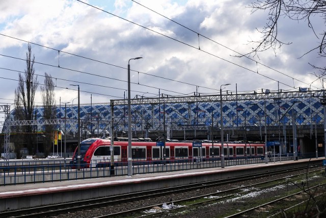 Tłok i ścisk w wagonach pociągu relacji Zbąszynek - Poznań Główny?