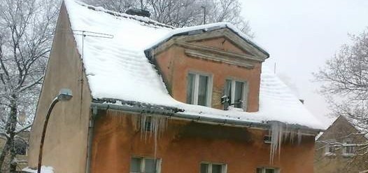 Czytelnik nadesłał nam w poniedziałek zdjęcie sopli na kamienicy przy ul. Tylnej w Zielonej Górze