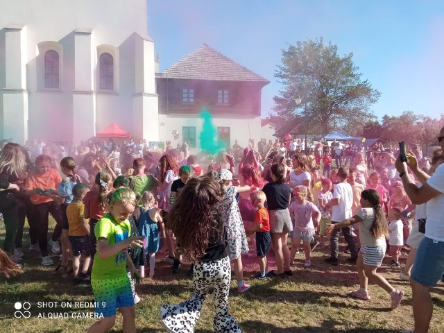 Wystrzały kolorów zrobiły największą furorę podczas dnia dziecka w Szydłowie.