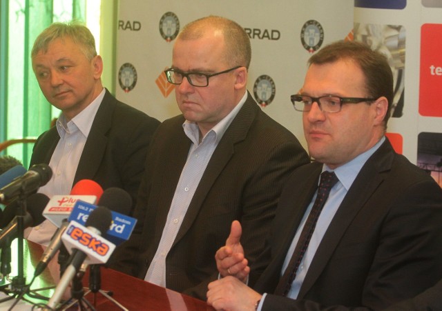 Mariusz Szyszko (w środku) nowy prezes zarządu Cerrad Czarni Radom.