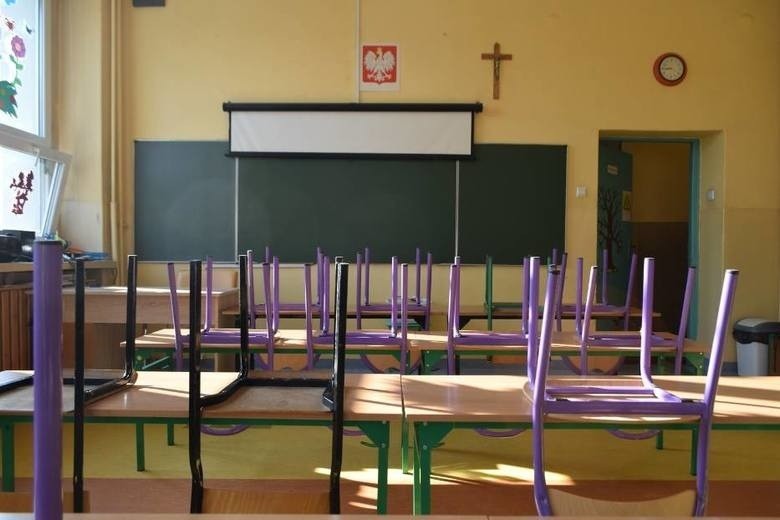 Władze Poznania zalecają dyrektorom zamknięcie szkół i...
