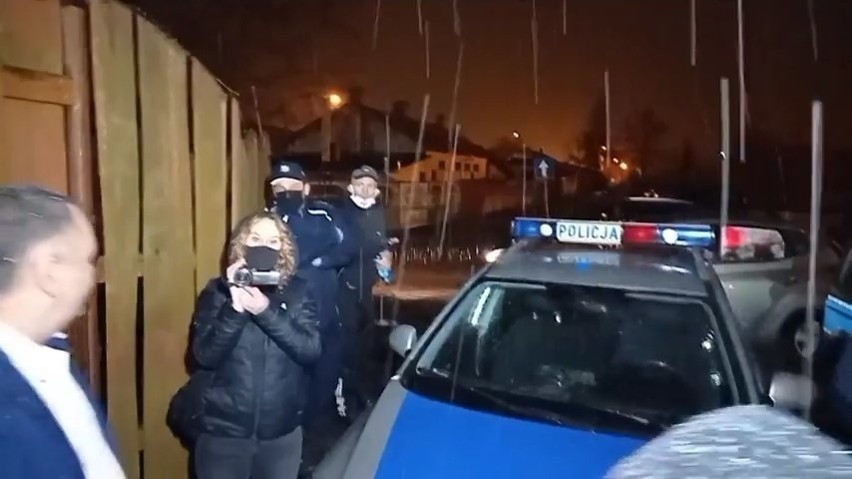 Policja razem z sanepidem przerwały dyskotekę w Zawadzkiem....