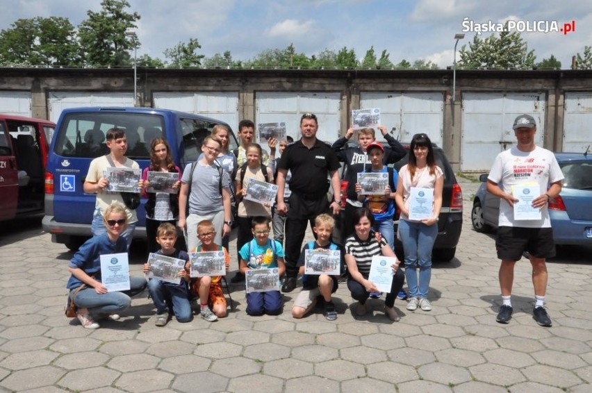 Policjanci z OPP Katowice dla niesłyszących dzieci ZDJĘCIA
