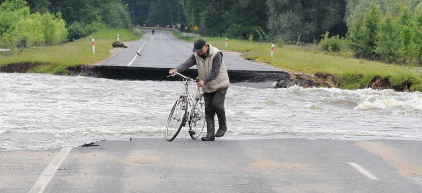 To był maj 2010 roku. Odra przerwała drogę z Nowej Soli do...