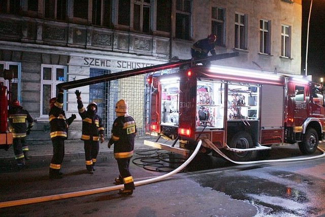 Pożar wybuchł w kamienicy przy ul. Niepodległości 9 lutego. Budynek jest przedwojenny i mocno ucierpiał. Konieczny jest gruntowny remont.