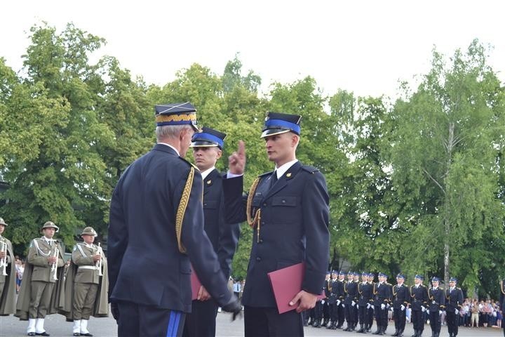 Stopień młodszego aspiranta uzyskało 112 absolwentów...