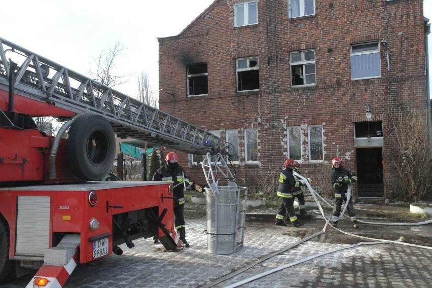 Wrocław: Pożar przy Rychtalskiej. Ewakuowana kobieta i...