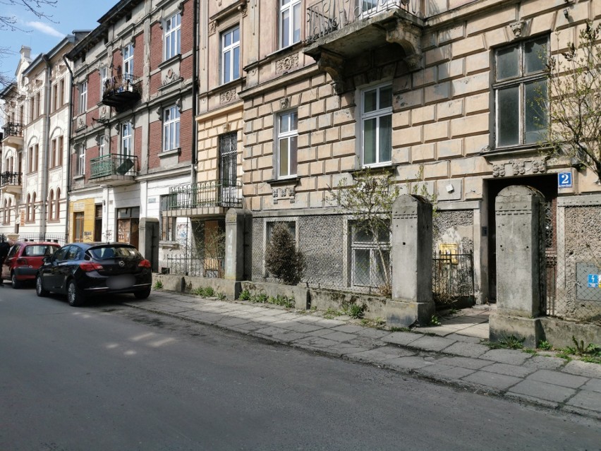 Ta kamienica straszy w centrum Przemyśla, ale miasto ma związane ręce [ZDJĘCIA]