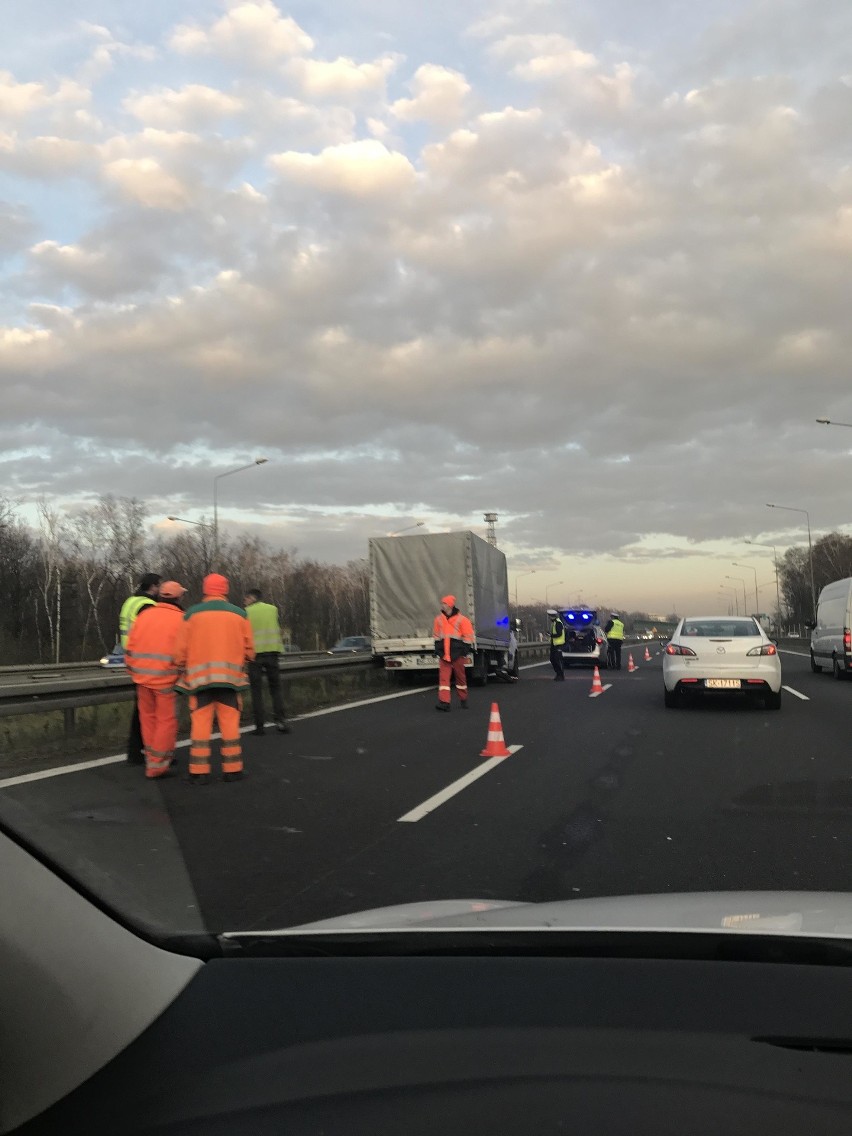 Uwaga! Wypadek na A4 w Katowicach. Tworzą się korki ZDJĘCIA