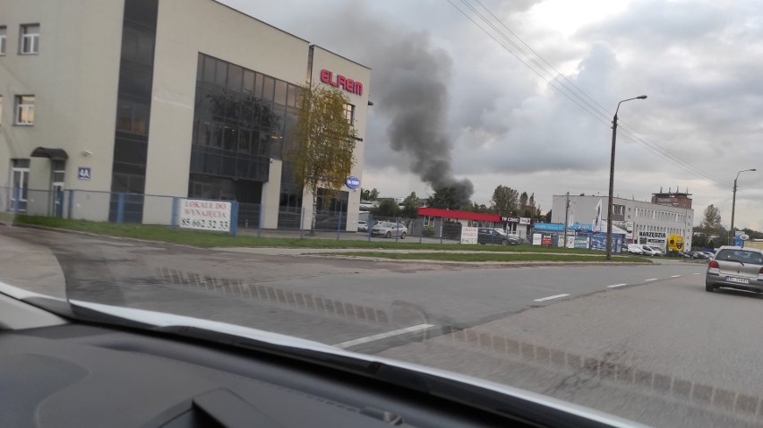 Białystok. Pożar przy ul. Płockiej. Zapalił się skład drewna [ZDJĘCIA]