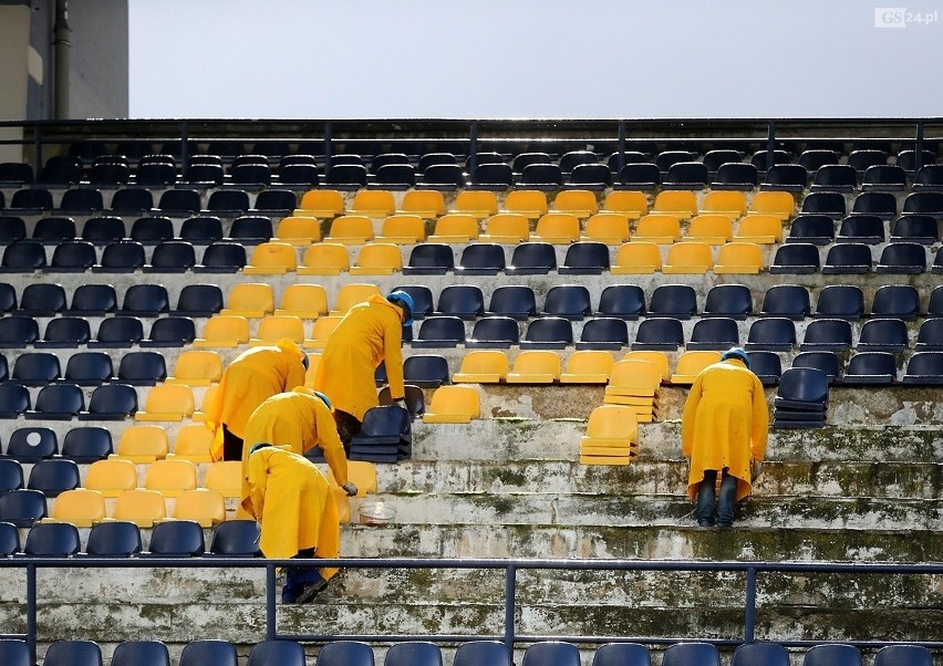 Krzesełka ze starego stadionu Pogoni Szczecin - będzie można...