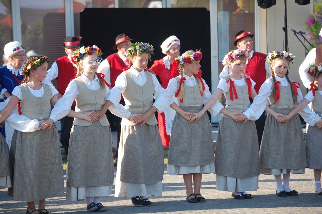 Podczas IX Koncertu kolęd, pastorałek i nie tylko  w Sadkach na scenie zobaczymy m.in. „Jabłoneczkę” i zespół „Sadkowianie”.