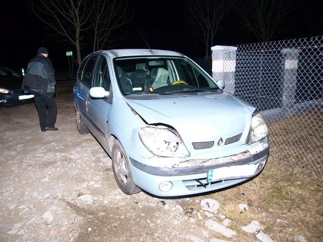 We wtorek około godziny 22 na drodze wojewódzkiej nr 166 koło Lulewic (powiat białogardzki ) doszło do zderzenia dwóch aut osobowych marki BMW oraz Renault. Na szczęście nikt w tym zdarzeniu poważnie nie ucierpiał. Obaj kierujący byli trzeźwi, policja ustala przyczyny oraz przebieg tego zdarzenia.Zobacz także: Koszalin: Śmiertelny wypadek w Strzekęcinie