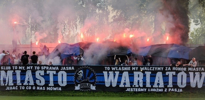 Kibice wracają na stadiony. Tak ubarwiali trybuny w poprzednich latach [DUŻO ZDJĘĆ]