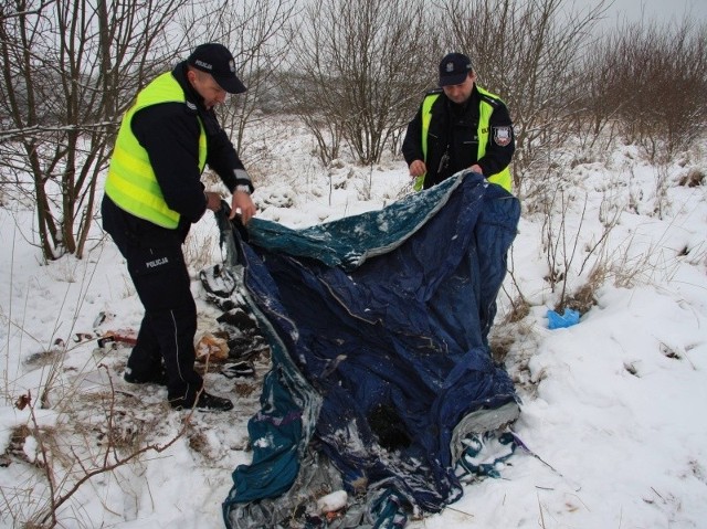 62-latek nocował w namiocie w polach 200 metrów od drogi.