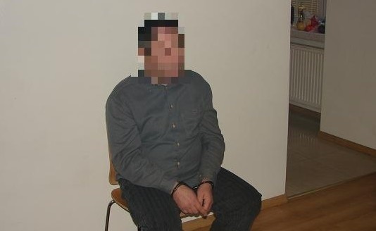 Policjanci z Torunia zatrzymali 44-latka, który wyłudził kilkaset tysięcy złotych