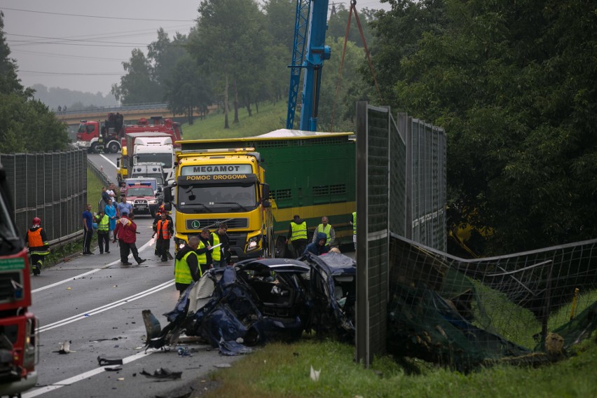 Wypadek w Bochni na DK 94. Nie żyją dwie osoby [ZDJĘCIA, WIDEO]