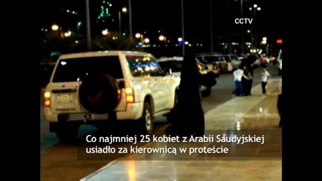 Co najmniej 25 kobiet z Arabii Saudyjskiej usiadło za kierownicą w proteście przeciwko zakazowi prowadzenia przez nich samochodów.