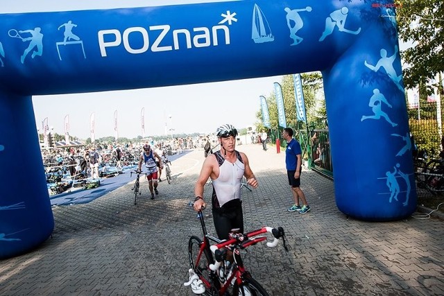 W strefie zmian, kiedy triathloniści przesiadają się na rower, zawsze dużo się dzieje