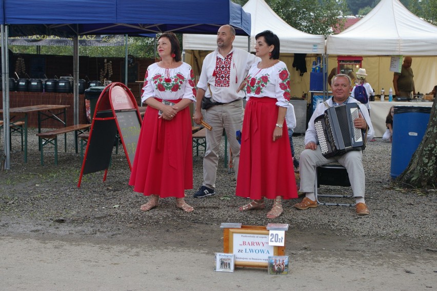 Zdynia. Zapłonęła Watra. Rozpoczął się 36. Festiwal Kultury Łemkowskiej