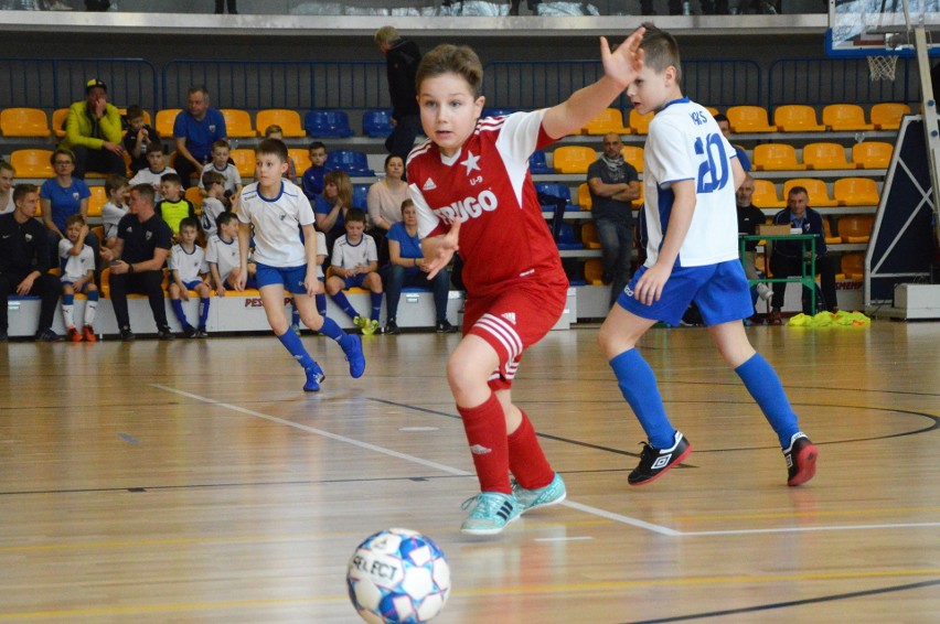 Piłka nożna. Wisła Kraków wygrywa halowy turniej Unia Cup żaków w Oświęcimiu