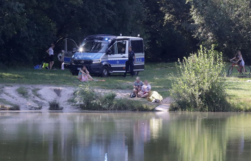 Tragedia nad jeziorem w Legnicy. Z wody wyłowiono mężczyznę....
