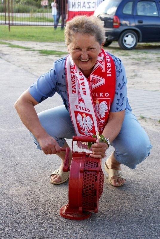 W użyciu jest ręczna syrena alarmowa