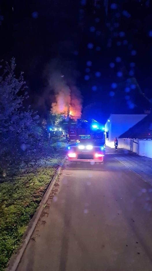 Kraków-Balice. Pożar domu. Spłonął dach budynku