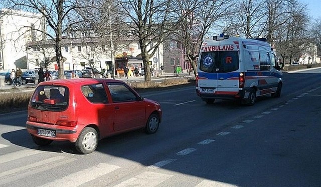 Zdjęcie z miejsca potrącenia przed godziną 11 przysłał nam internauta.