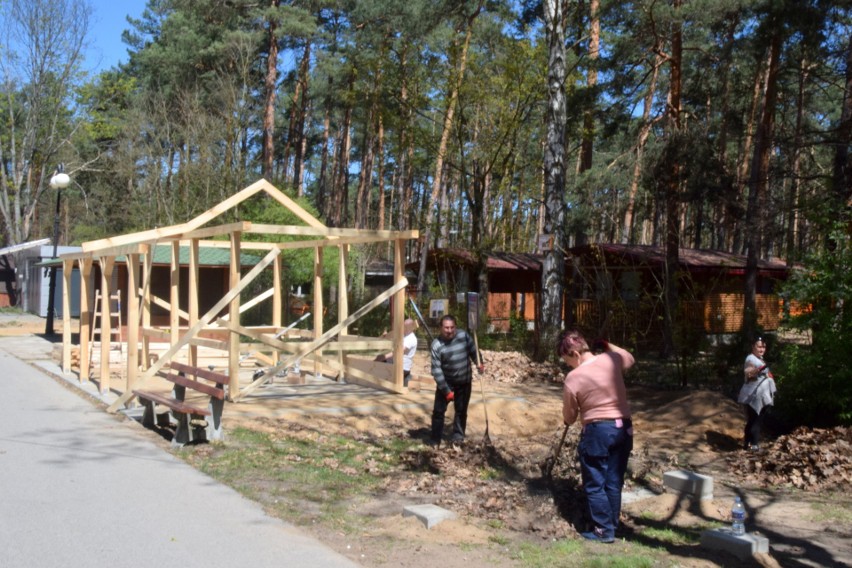 Sielpia szykuje się do rozpoczęcia sezonu rekreacyjnego. Są nawet pierwsi plażowicze! [ZDJĘCIA]