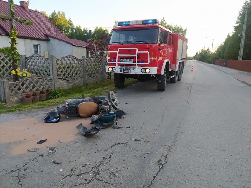 Wypadek w Rzucowie w gminie Borkowice. Kierująca volkswagenem wjechała w skuter, kierowca jednośladu odwiezioy do szpitala