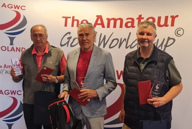 Jerzy Janowicz (w środku) z nagrodami za triumf w turnieju w Sobieniach Królewskich