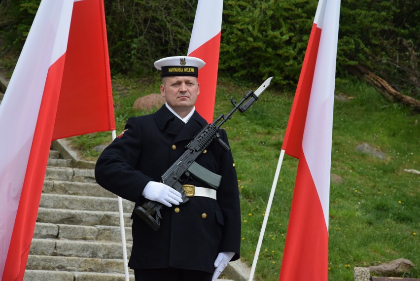 Święto Narodowe Konstytucji 3 Maja w Gdyni. Złożenie wieńców i salut świąteczny [zdjęcia]