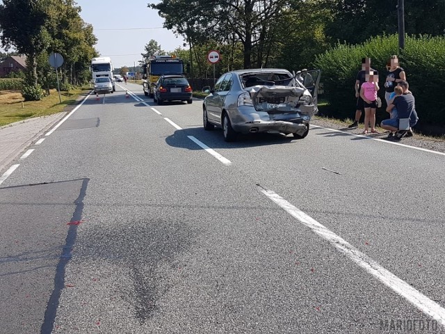 Na DK 45 w Jełowej zderzyły się trzy samochody. Jedna osoba jest poszkodowana.