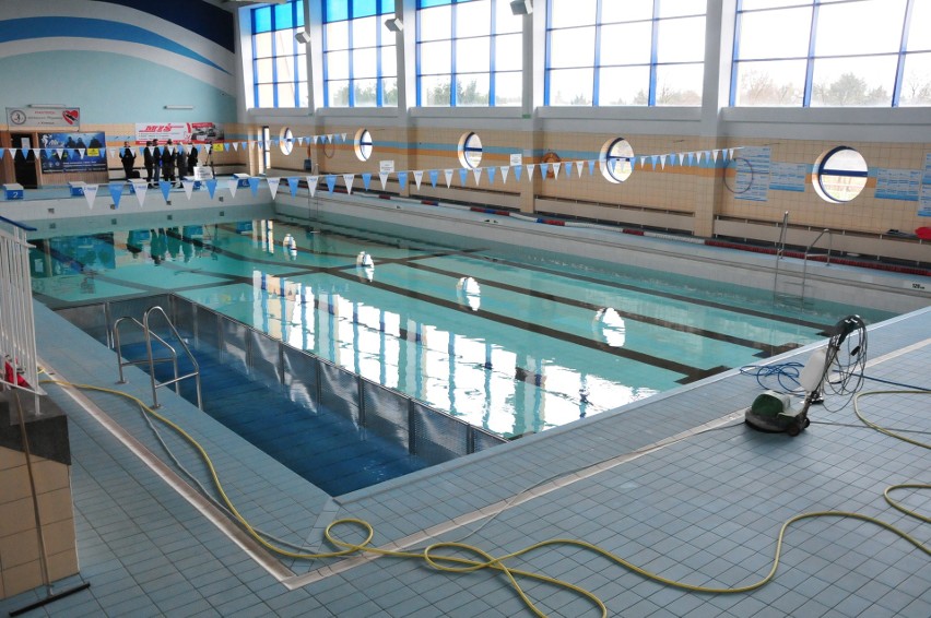 Pływalnia przy ul. Sportowej w Krośnie znów będzie otwarta. Basen był zamknięty przez ponad dwa lata z powodu wysokich kosztów [ZDJĘCIA]