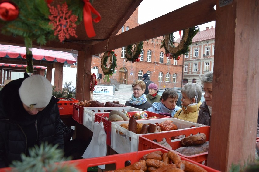 W Szczecinku już świątecznie. Jarmark przed ratuszem [zdjęcia]