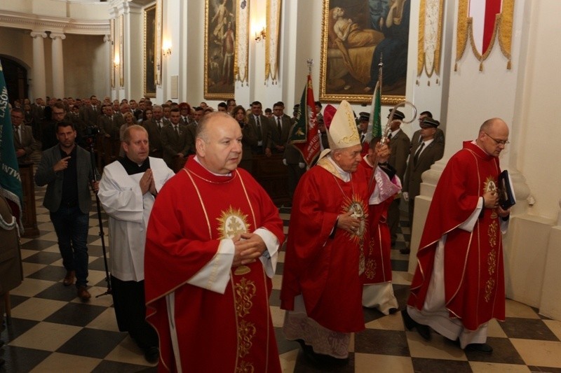 Blisko 300 leśników modliło się na Świętym Krzyżu w drugim dniu tygodniowego odpustu. Mszy przewodniczył biskup Edward Frankowski [ZDJĘCIA]