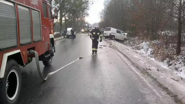 Dziś tuż po godzinie 8.00 w okolicach Niemodlina (kierunek na Szydłowiec) zderzyło się sześć samochodów.