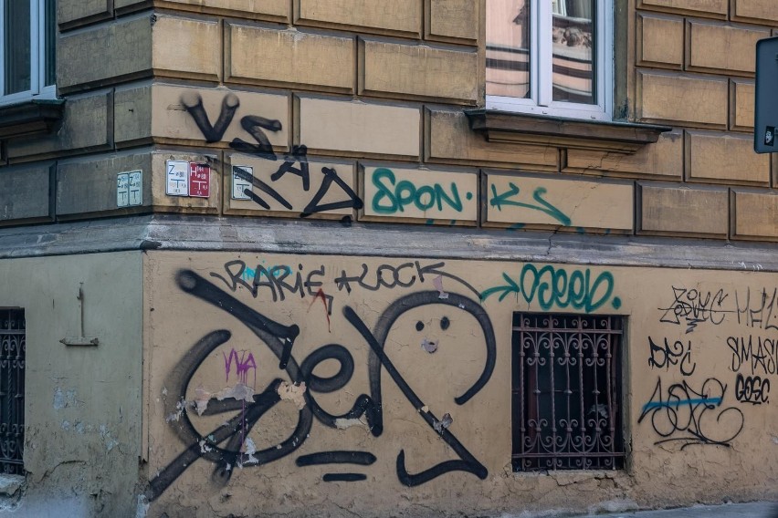 Paskudne bohomazy na murach w Krakowie, zdjęcia zrobione 15...