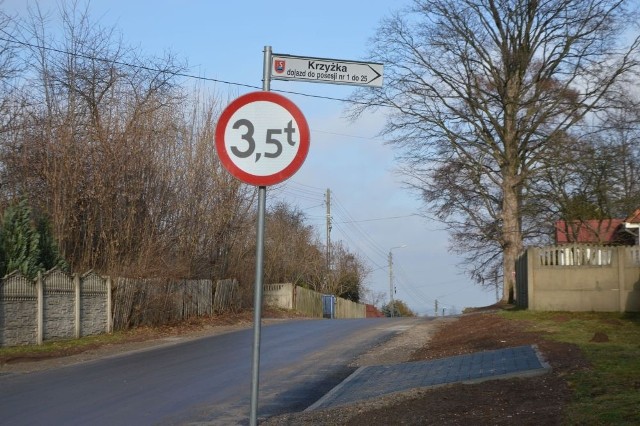 We wsi Krzyżka w gminie Suchedniów oddano do użytku nową drogę.