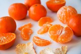 Kto nie powinien jeść mandarynek? Te owoce cytrusowe to znakomite źródło witaminy C, jednak nie wszyscy mogą bezpiecznie je spożywać