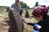 Studenci z Polski, Niemiec i Białorusi sprzątają cmentarz żydowski w Krynkach. Żeby ocalić go od zapomnienia (galeria)