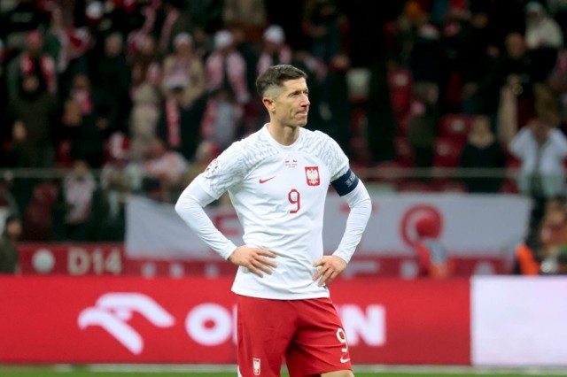 Eliminacje mistrzostw Europy nie udały się Robertowi Lewandowskiemu i całej reprezentacji Polski, ale jeszcze nie wszystko stracone. Tym bardziej, że forma kapitana przed marcowymi barażami zaczyna wzrastać.