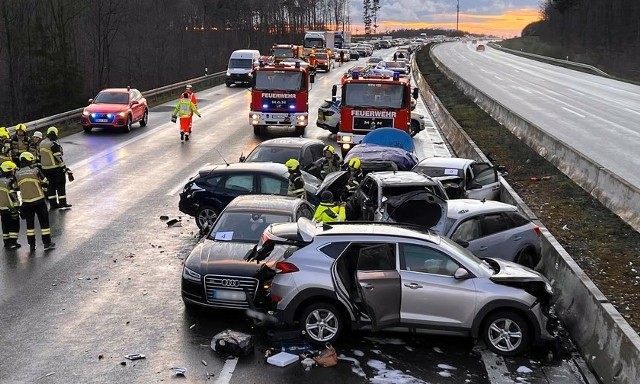 Karambol na autostradzie w Niemczech. 