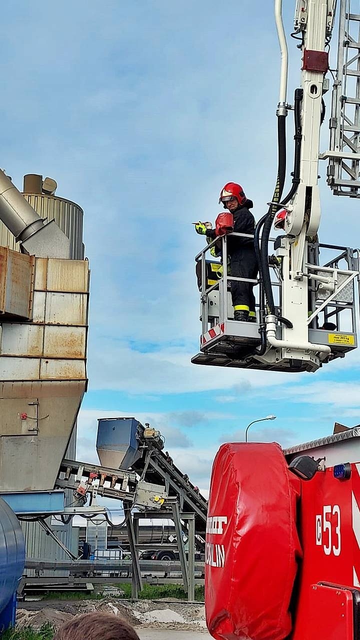 Niecodzienna akcja strażaków z Szubina. Uratowali bociana