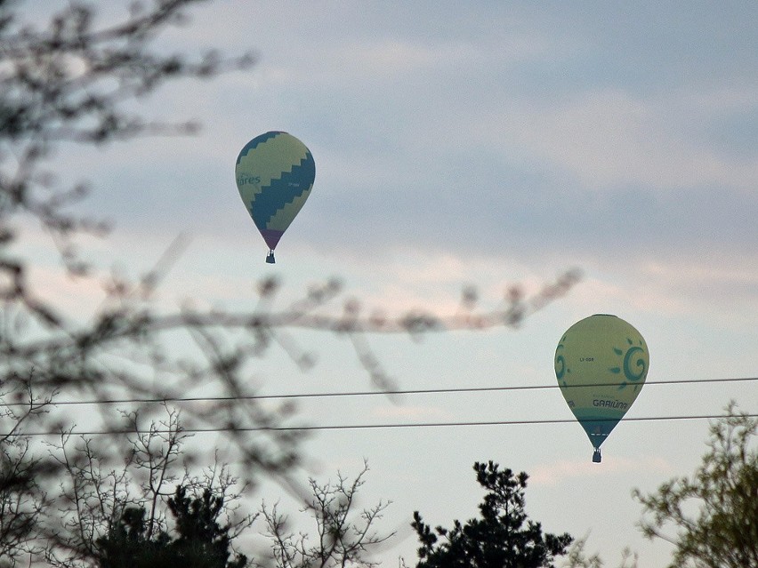 Balony pojawiły się nad Starówką i leciały w kierunku...