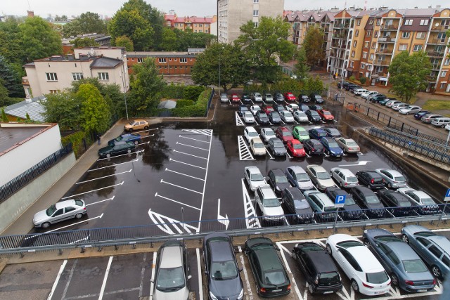 Na parkingu dolnym wydzielono obszar tylko dla interesantów